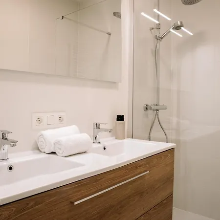 Nieuw Vlakbij Het Met Terras En Privégarage